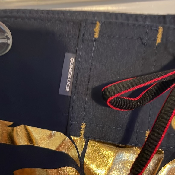 Floral Foil Tie Quiksilver Board Shorts, Size 40 - Picture 3 of 11